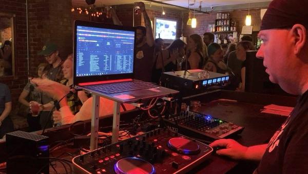 Busy karaoke at flask lounge in portland maine with DJ Cougar.